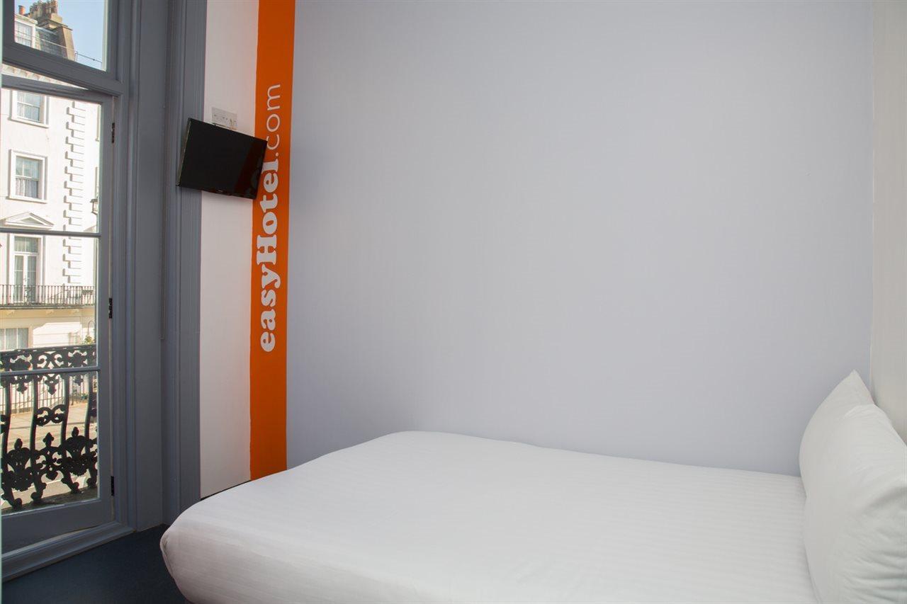 Easyhotel Victoria London Exteriör bild