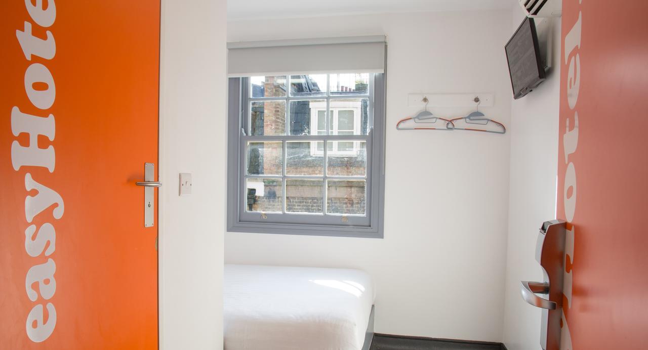 Easyhotel Victoria London Exteriör bild