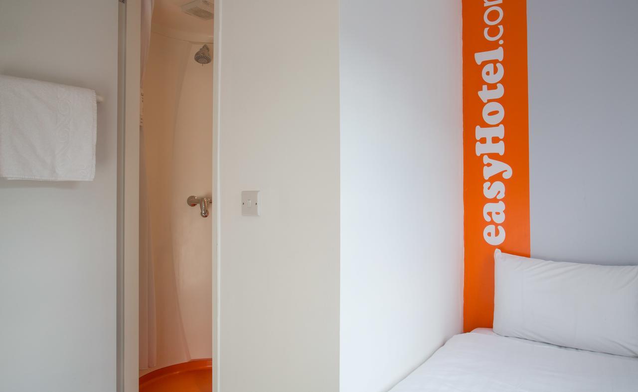 Easyhotel Victoria London Exteriör bild