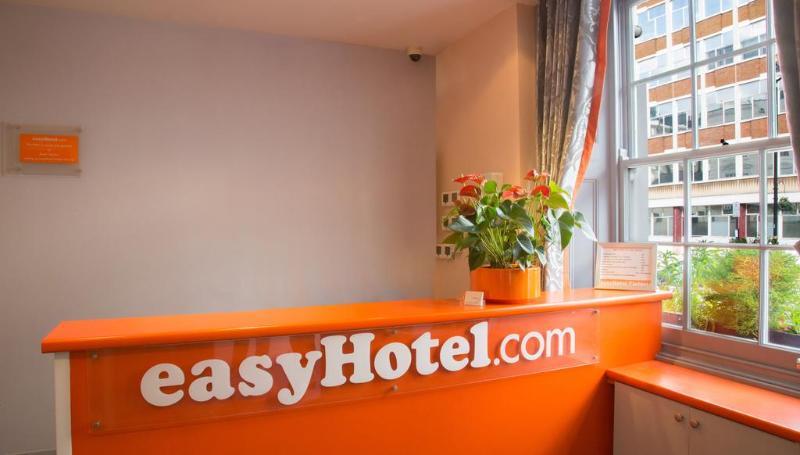 Easyhotel Victoria London Exteriör bild