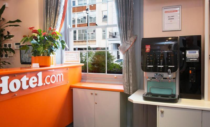 Easyhotel Victoria London Exteriör bild