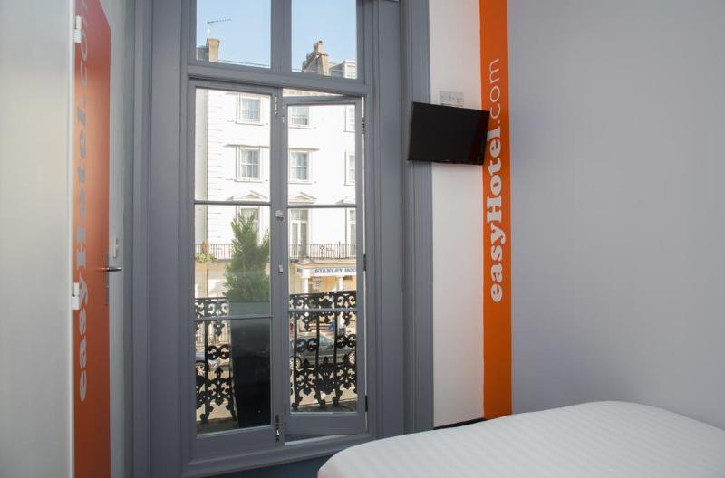 Easyhotel Victoria London Exteriör bild